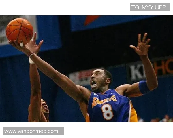 科比在2008年对阵马刺的经典对决回顾与精彩瞬间分析