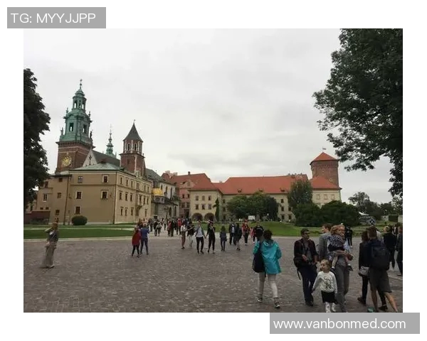 罗兹与克拉科夫的精彩对决谁能笑到最后解析比赛关键因素与战术布局